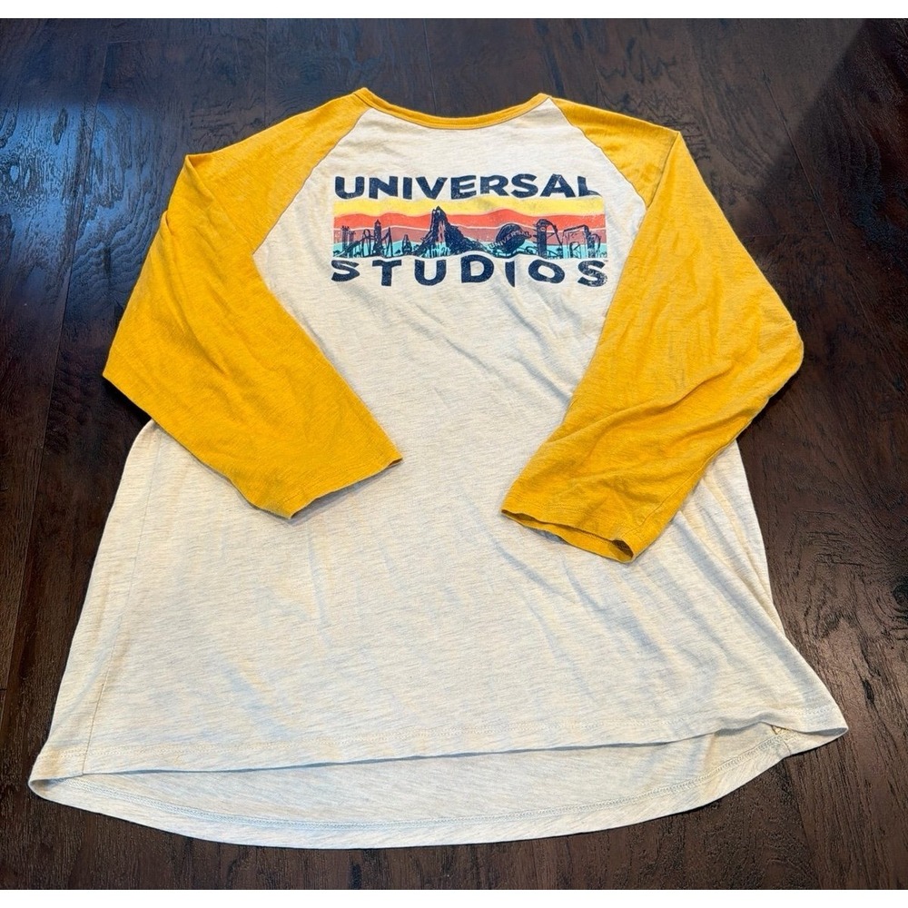 Universal Studios Skyline Raglan Shirt Mens Large‎